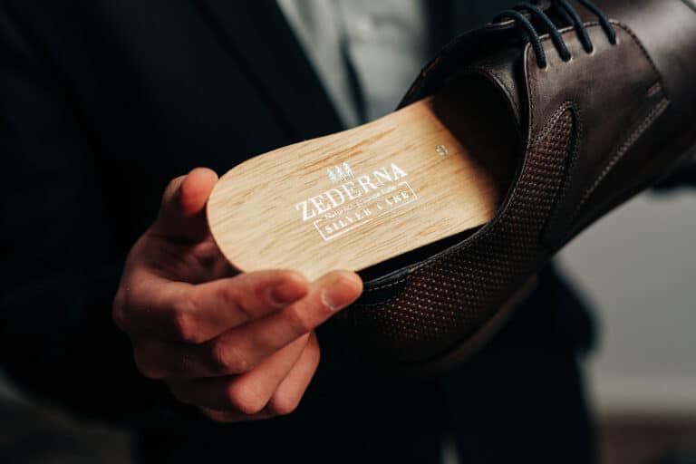 Claim Your Free Pair of Insoles! Zedernsohlen gegen Schweißfüße