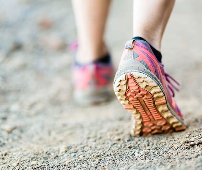 bei schweißfüßen können Sie Sportsocken tragen