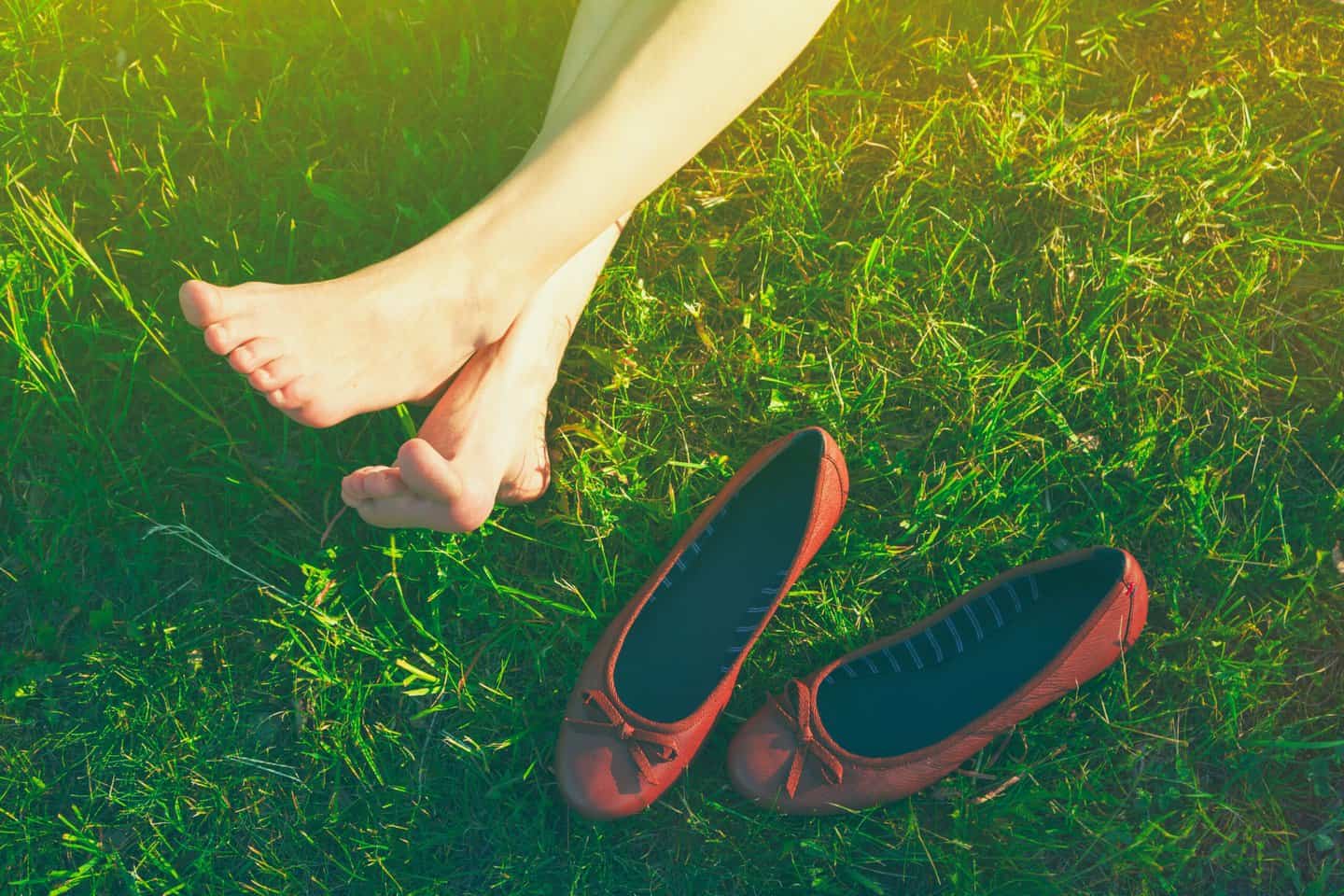 Schuhe ohne Socken stinken schnell - Zederna sorgt hier für Abhilfe